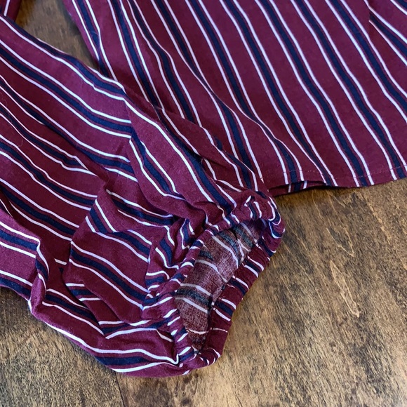 ✨ Add free to bundle! Hollister burgundy striped top. - Picture 4 of 4